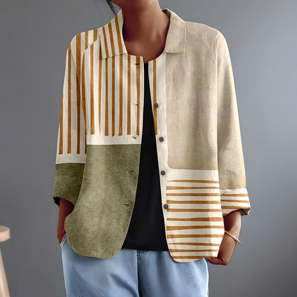 Wygodna i swobodna brązowa koszula w paski zapinana na guziki