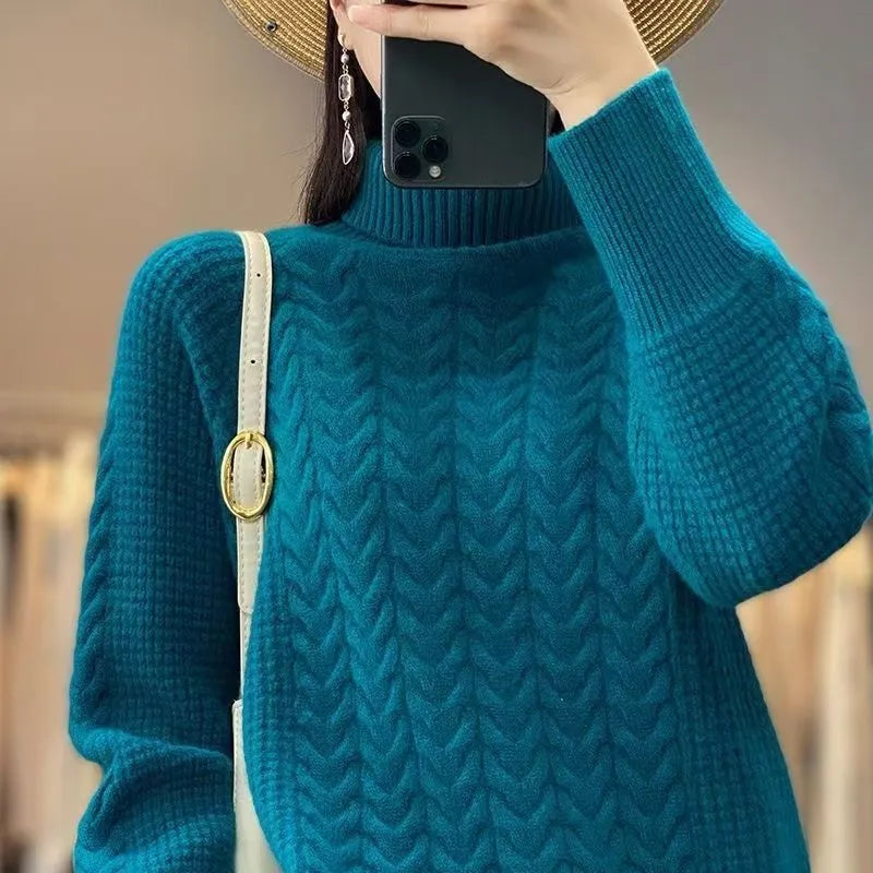 Elegancki i wygodny damski sweter z golfem w jednolitym kolorze o fakturze kaszmiru