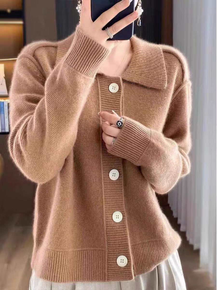 Elegancki i miękki sweter z kaszmiru z klapami i zapięciem na guziki