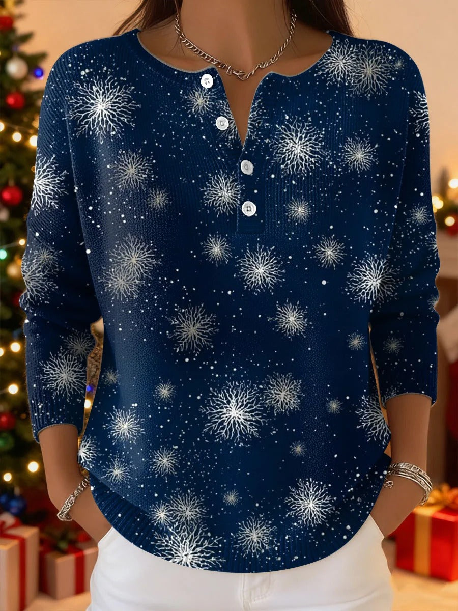 Elegancki i wygodny, ciemnoniebieski sweter z białym wzorem w gwiazdy i półotwartym kołnierzykiem.