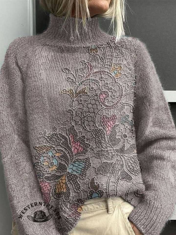 Wygodny, fioletowo-szary golf z kaszmiru ozdobiony delikatnymi kwiatowymi wzorami; ciepły i uniwersalny.