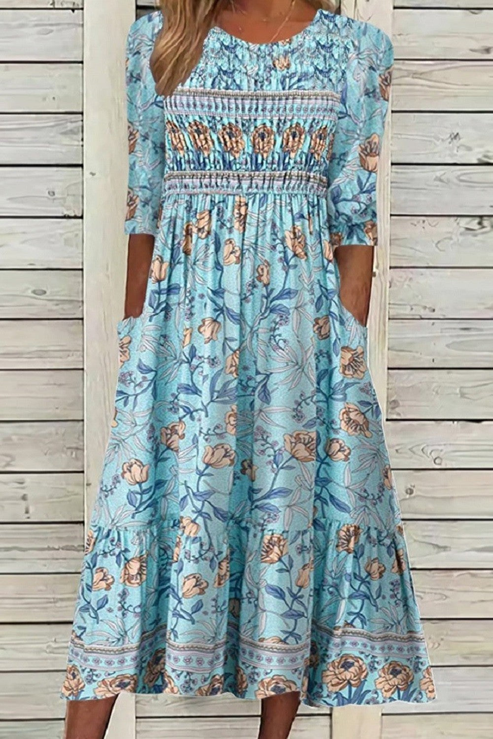 Ta wygodna, niebieska sukienka z nadrukiem została wykonana z mieszanki bawełny i lnu. Ma świeży i elegancki wygląd.
