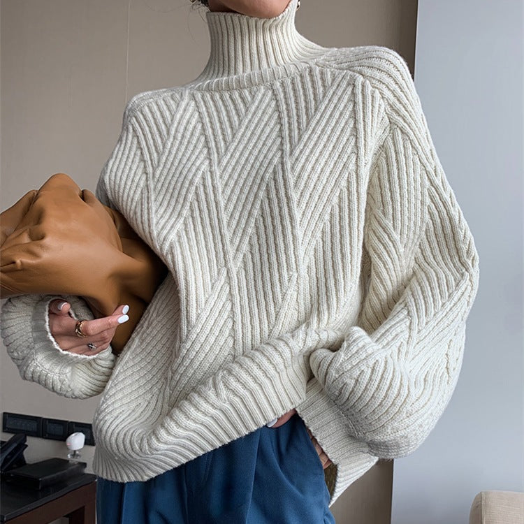 Elegancki i luźny sweter z grubym golfem w skośnym wzorze