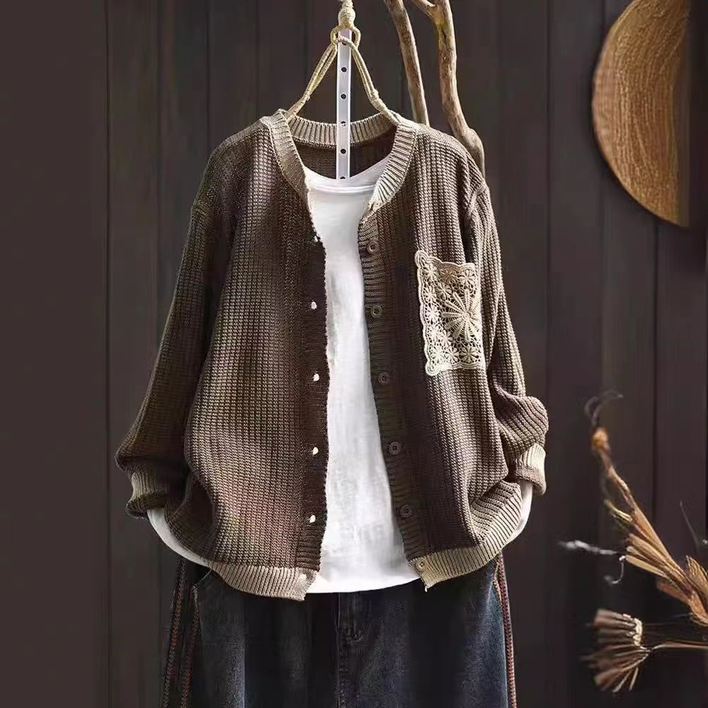 Sweter rozpinany w jednolitym kolorze, odpowiedni do noszenia na co dzień, elegancki i wygodny