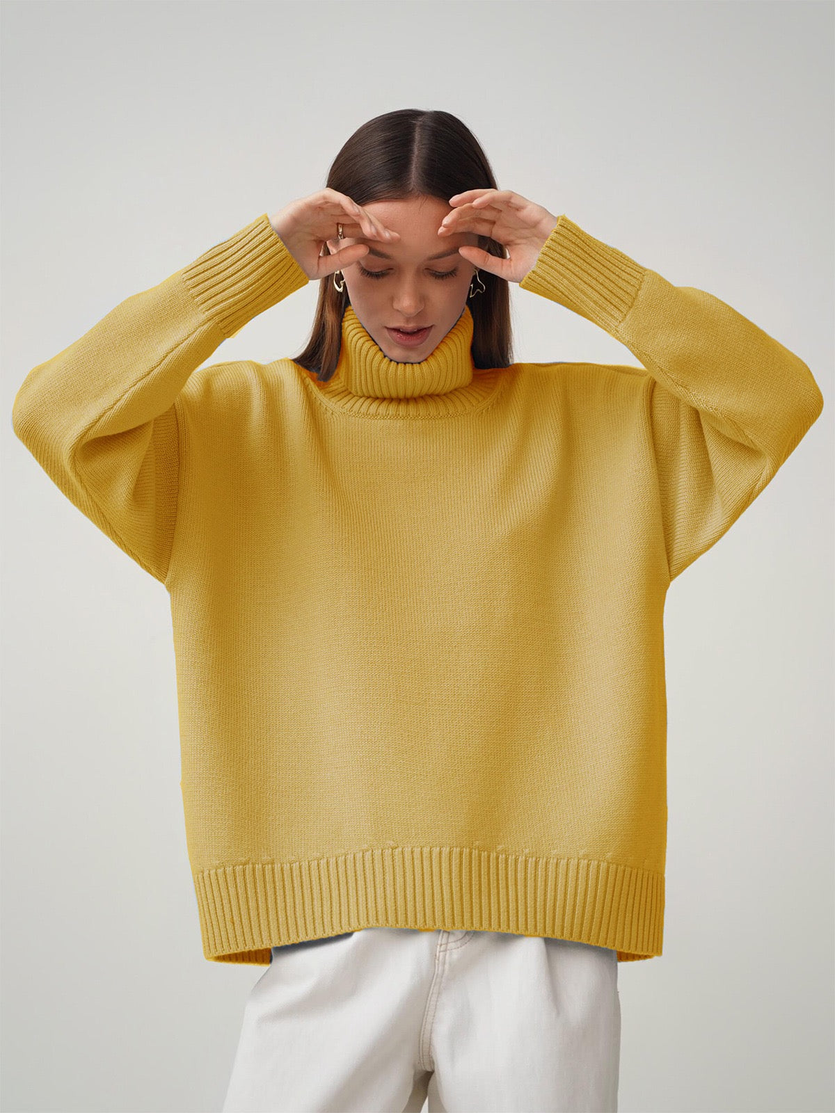 Elegancki i wygodny sweter z wysokim kołnierzem, dostępny w różnych kolorach