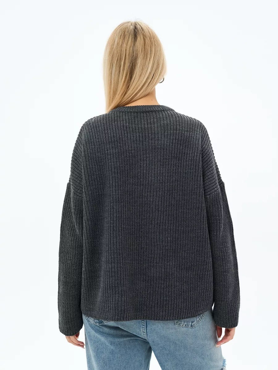 Elegancki i wygodny sweter z okrągłym dekoltem w jednolitym kolorze, miękki w dotyku