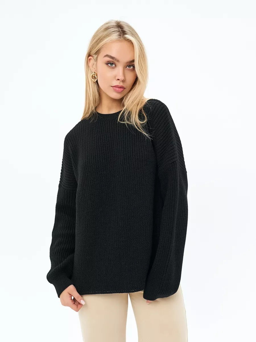 Elegancki i wygodny sweter z okrągłym dekoltem w jednolitym kolorze, miękki w dotyku