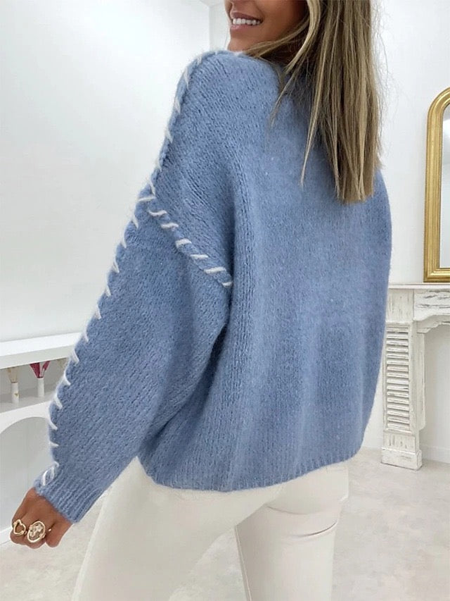 Elegancki i wygodny sweter w jednolitym kolorze z okrągłym dekoltem i teksturowanymi, tkanymi rękawami