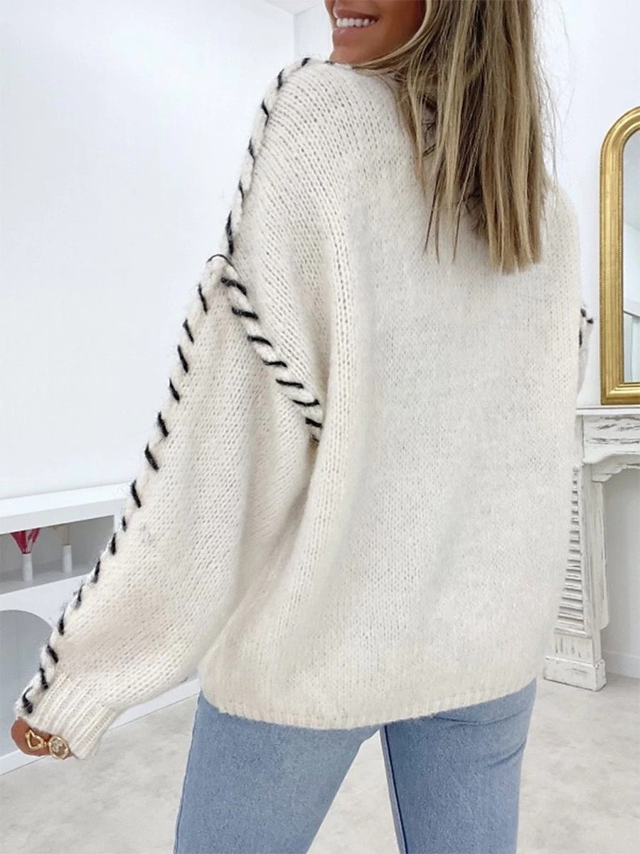 Elegancki i wygodny sweter w jednolitym kolorze z okrągłym dekoltem i teksturowanymi, tkanymi rękawami