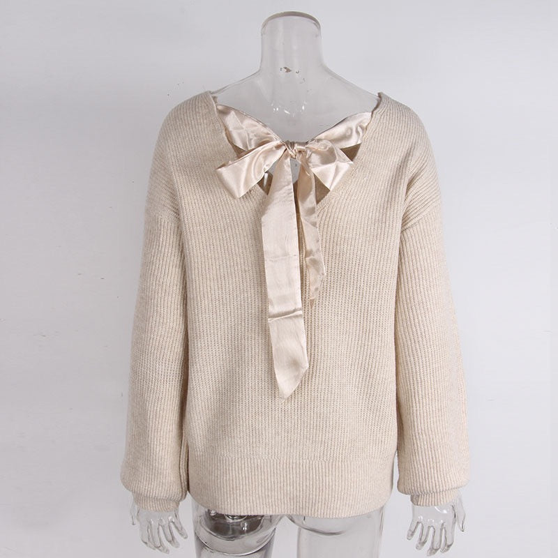 Elegancki i wygodny sweter w jednolitym kolorze z dekoltem w serek i dużą kokardą z tyłu