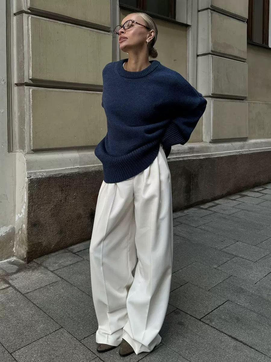 Elegancki i wygodny sweter z okrągłym dekoltem, luźnym krojem, dostępny w różnych kolorach