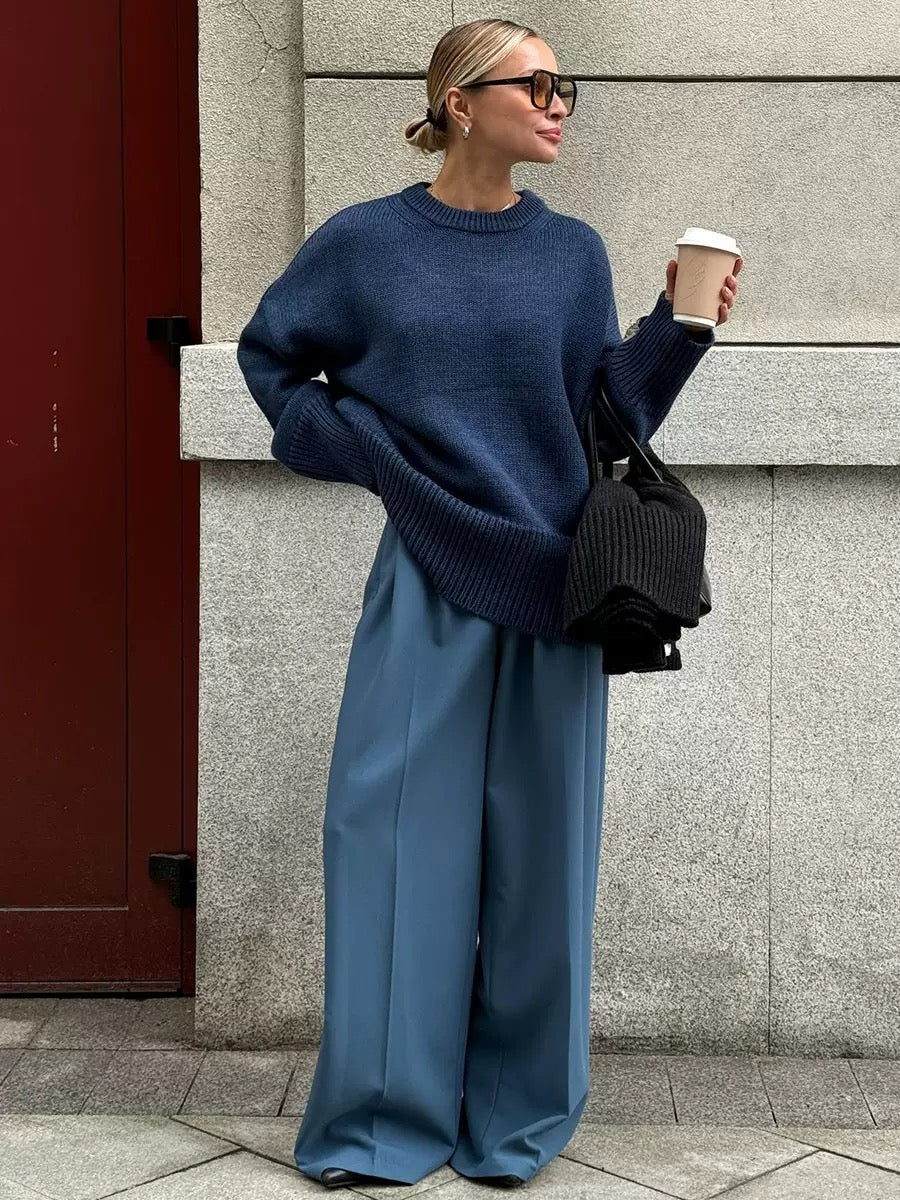 Elegancki i wygodny sweter z okrągłym dekoltem, luźnym krojem, dostępny w różnych kolorach