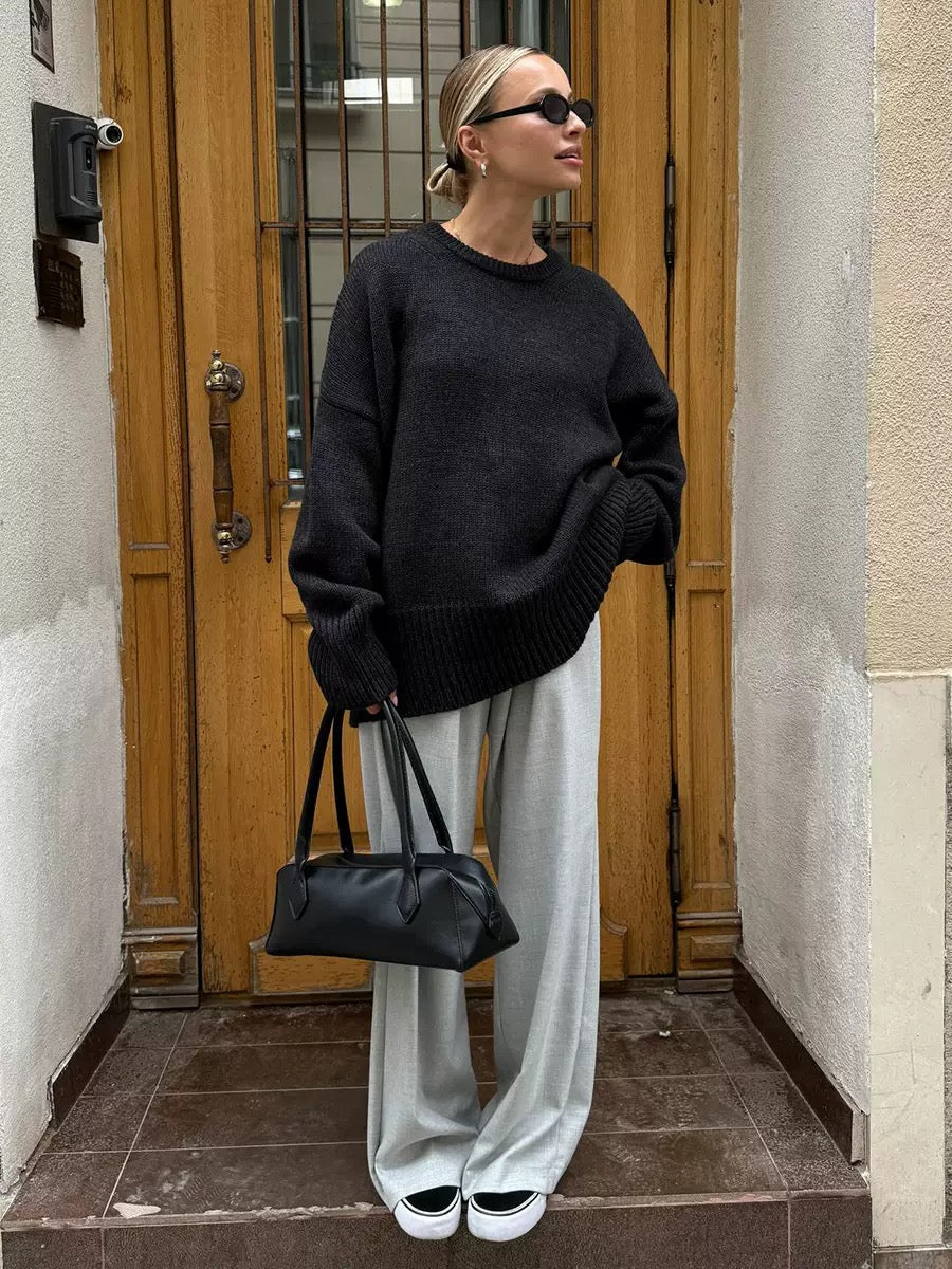 Elegancki i wygodny sweter z okrągłym dekoltem, luźnym krojem, dostępny w różnych kolorach