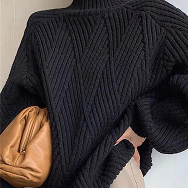 Elegancki i luźny sweter z grubym golfem w skośnym wzorze