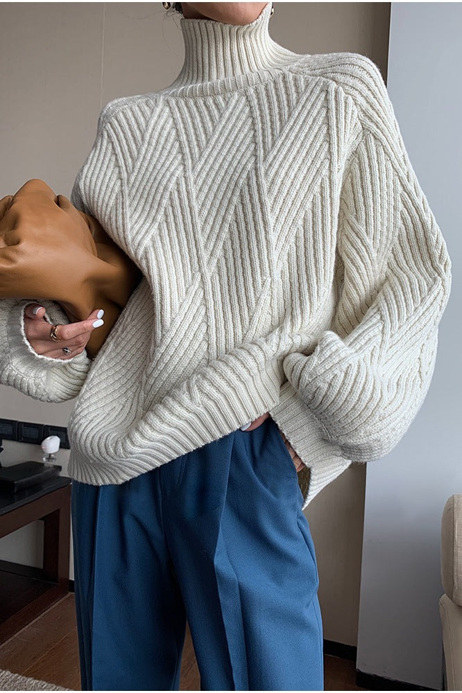 Elegancki i luźny sweter z grubym golfem w skośnym wzorze