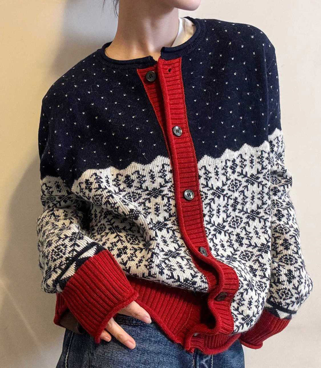 Elegancki i wygodny kardigan z dzianiny żakardowej w stylu retro z okrągłym dekoltem w kolorze czarnym