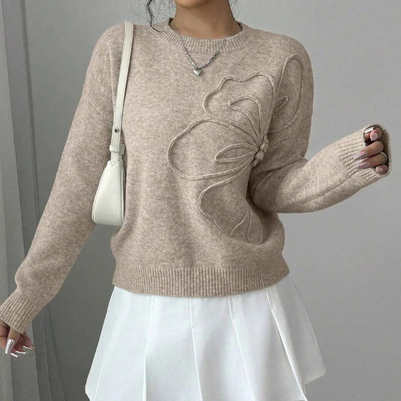 Elegancki i wygodny sweter z miękkiej wełny w jednolitym kolorze, z okrągłym dekoltem i minimalistycznym, a zarazem pięknym wzorem kwiatowym.