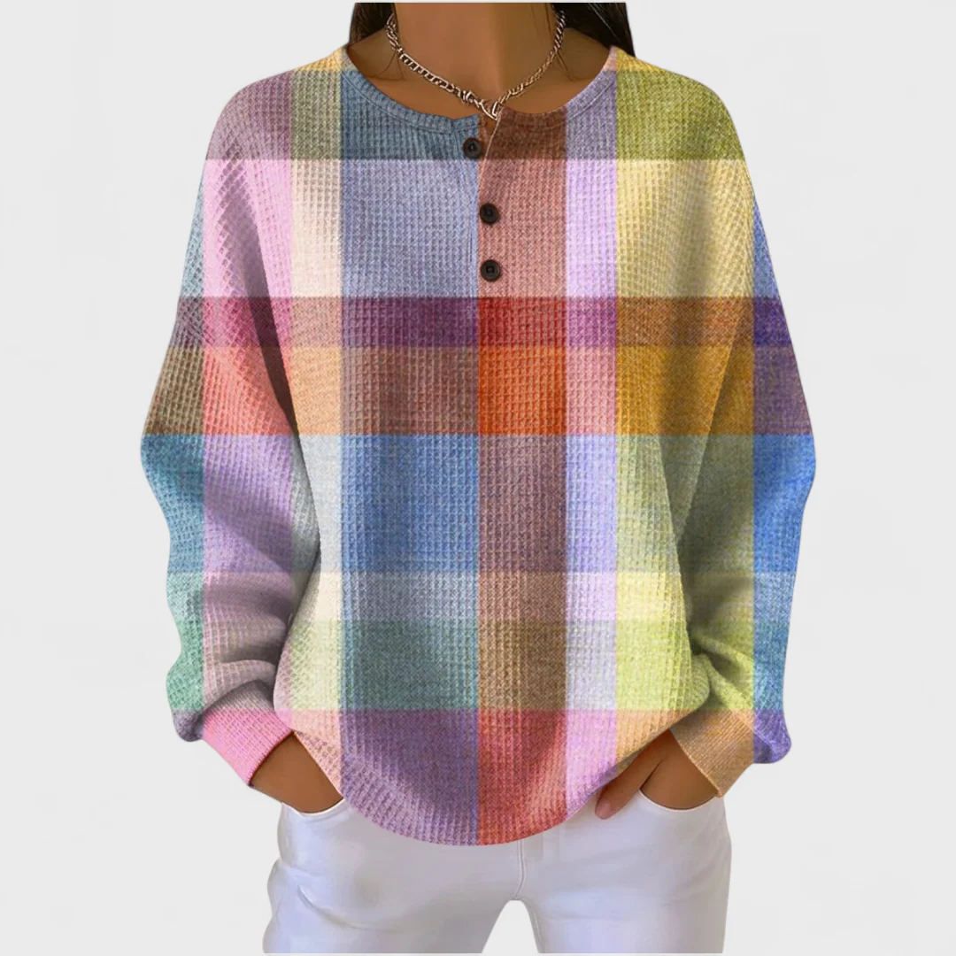 Elegancki i wygodny sweter kaszmirowy ze wzorem w kolorową kratę i półotwartym kołnierzykiem.