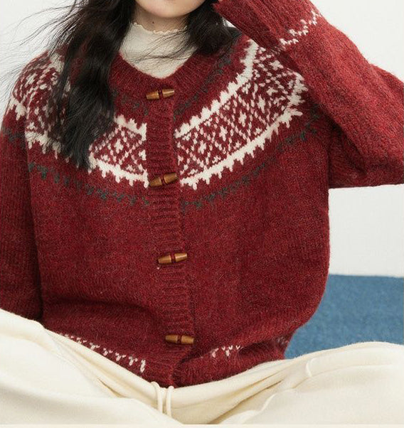 Elegancki i wygodny sweter kaszmirowy o minimalistycznym stylu, z geometrycznym nadrukiem i zapięciem na guziki.