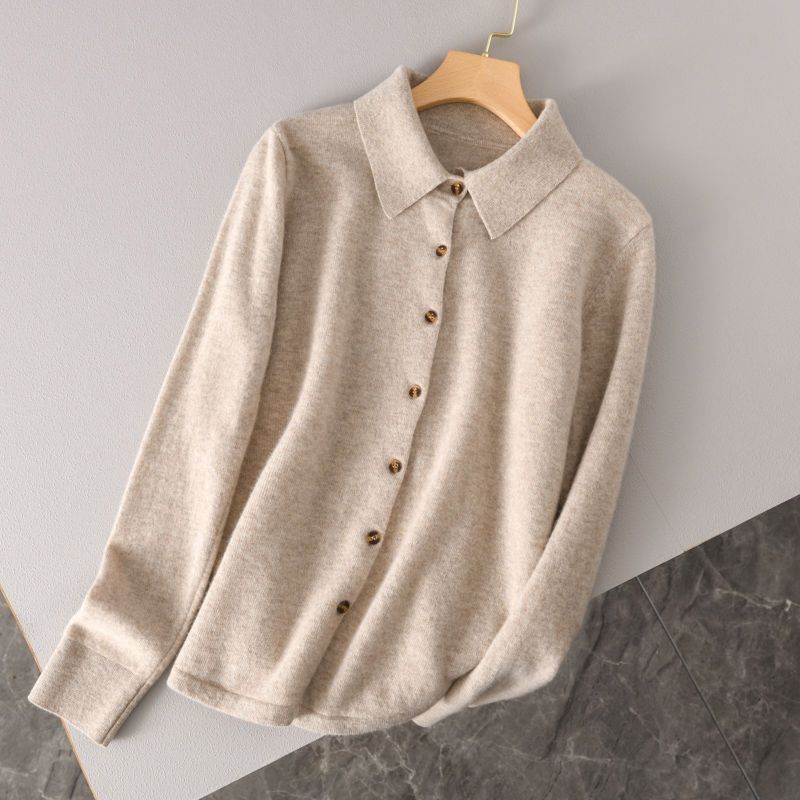 Elegancki i wygodny sweter z kaszmirowymi klapami w jednolitym kolorze