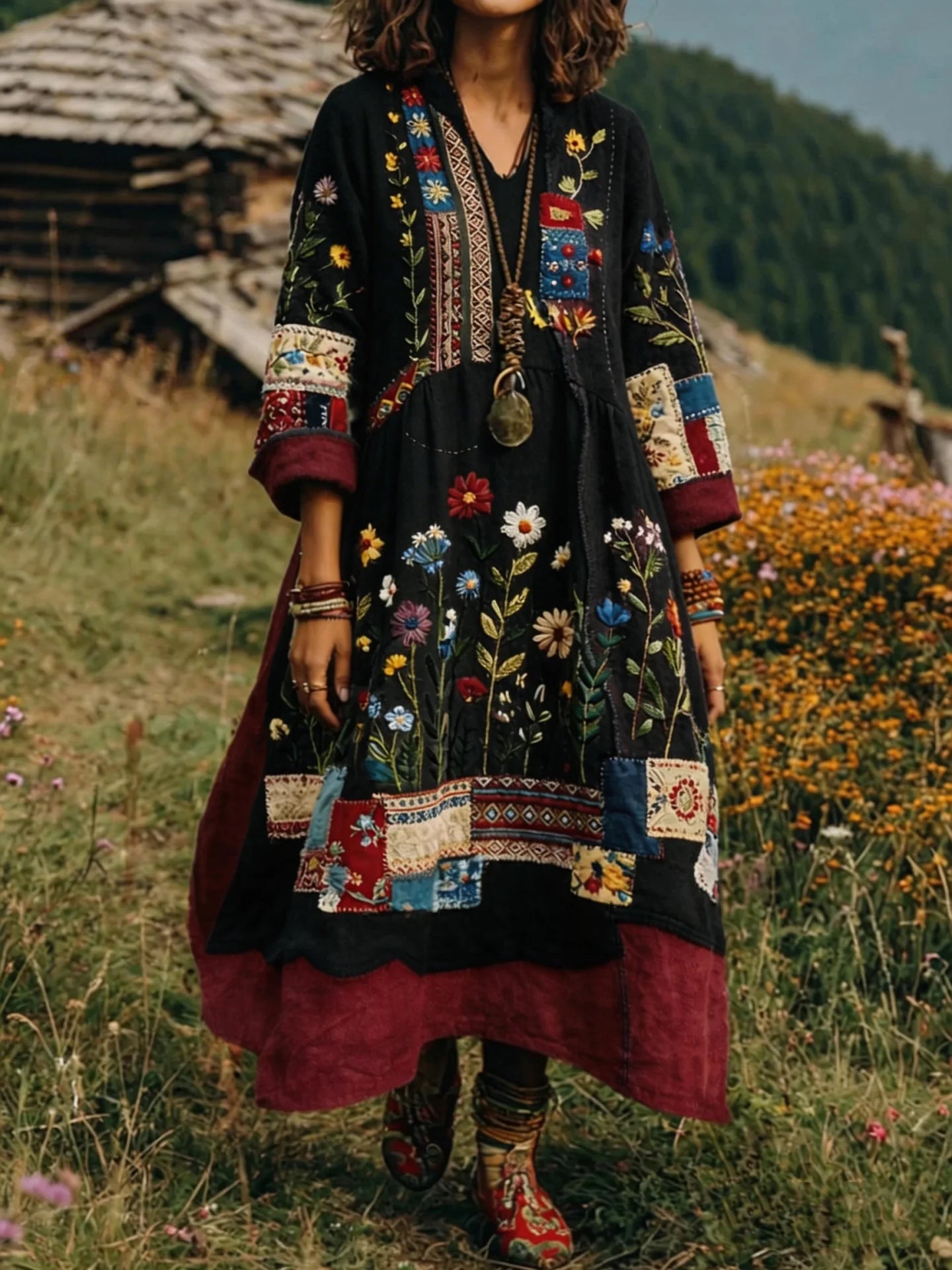 Ta luźna, wygodna, wielokolorowa sukienka w bloki kolorystyczne jest elegancka i swobodna, ozdobiona kwiatowym nadrukiem i wyposażona w dekolt w serek.