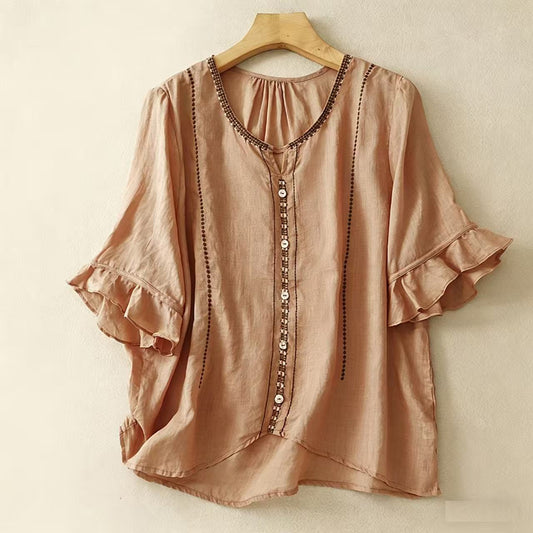 Ta koszula w stylu retro wykonana jest z wysokiej jakości bawełny i lnu. Ma falbaniaste rękawy, dzięki czemu jest zarówno elegancka, jak i uniwersalna.