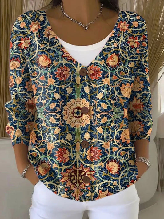 Elegancki i wygodny kolorowy kardigan w kwiaty, na tyle uniwersalny, że nadaje się do noszenia na co dzień