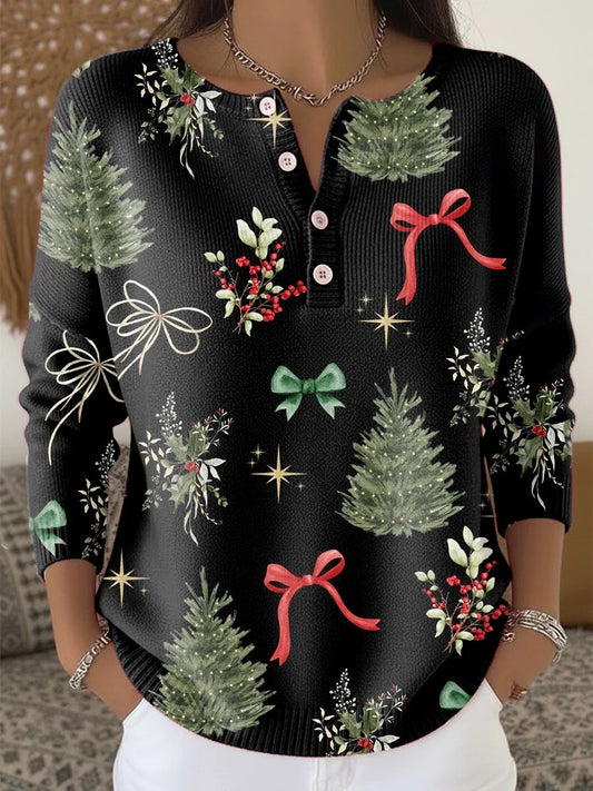 Elegancki i wygodny czarny sweter ze wzorem świątecznym, lekko otwartym dekoltem i zapięciem na guziki