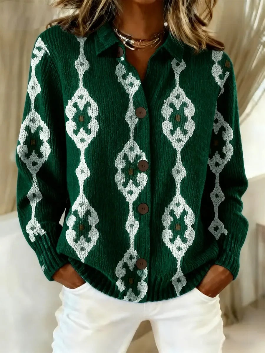 Elegancki i wygodny, ciemnozielony kardigan ze wzorem w kwiaty w kształcie diamentów i ozdobnymi guzikami.