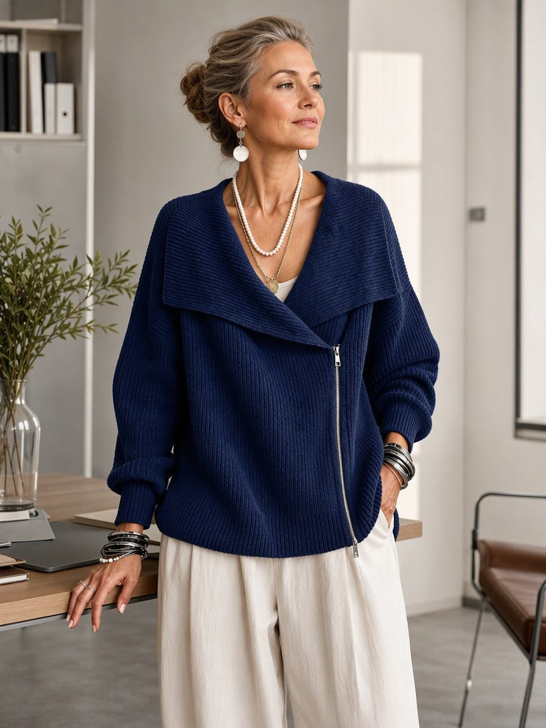 Jednokolorowy sweter z kołnierzykiem i podwójnym zamkiem to wyrafinowany i elegancki top.