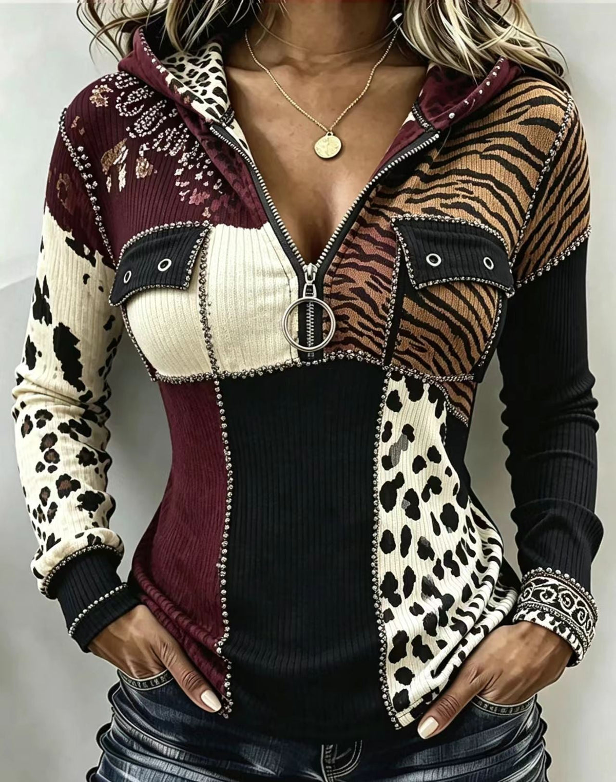 Elegancki i świetnie dopasowany sweter z kaszmiru w stylu vintage ze wzorem i zapięciem na suwak przy dekolcie, który zapewnia wygodę i żywy wygląd.