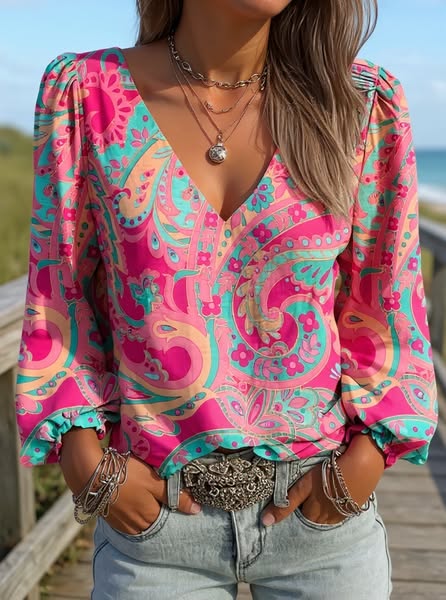 Elegancka i wygodna różowa koszula ze wzorem kwiatowym i dekoltem w serek.