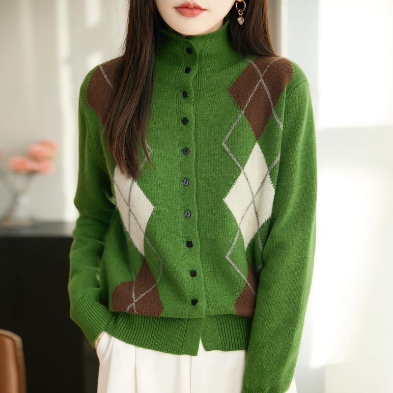 Elegancki i wygodny damski kardigan dzianinowy z geometrycznym nadrukiem i guzikami.