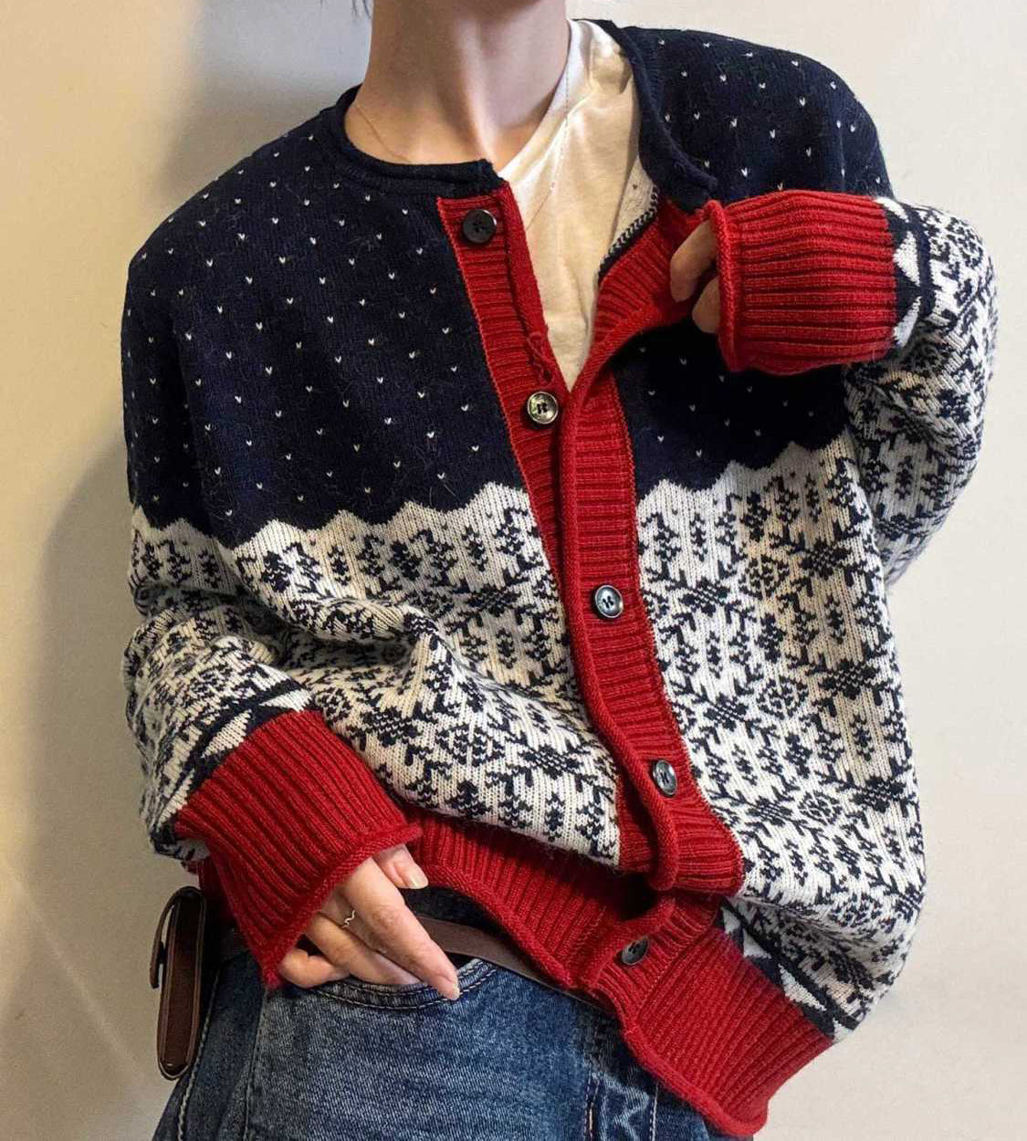 Elegancki i wygodny kardigan z dzianiny żakardowej w stylu retro z okrągłym dekoltem w kolorze czarnym