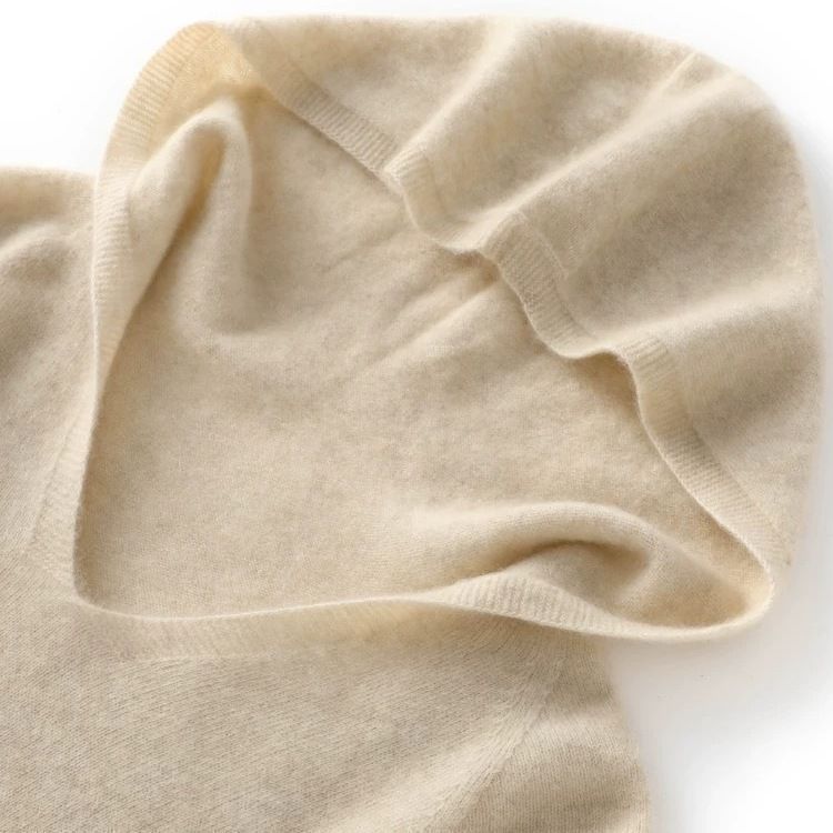 Elegancki i wygodny miękki sweter z kapturem w różnych kolorach