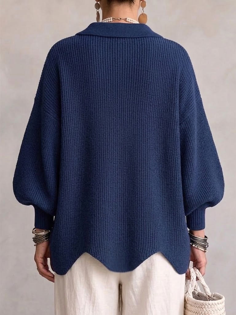 Ten sweter w stylu retro zdobią duże metalowe guziki, które nadają mu swobodny i luźny styl.