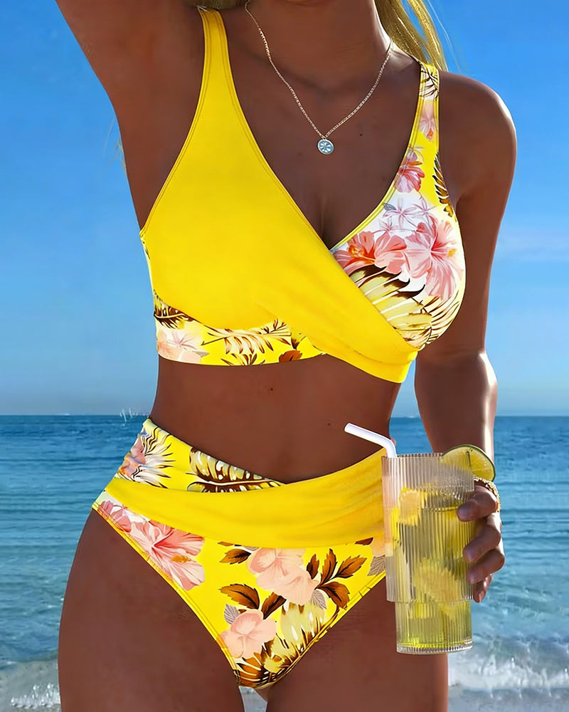 Dwuczęściowe bikini damskie z seksownym i świeżym kwiatowym nadrukiem.
