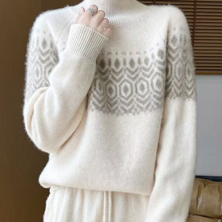 Elegancki i wygodny sweter z golfem, miękki i ciepły, z geometrycznym wzorem żakardowym.