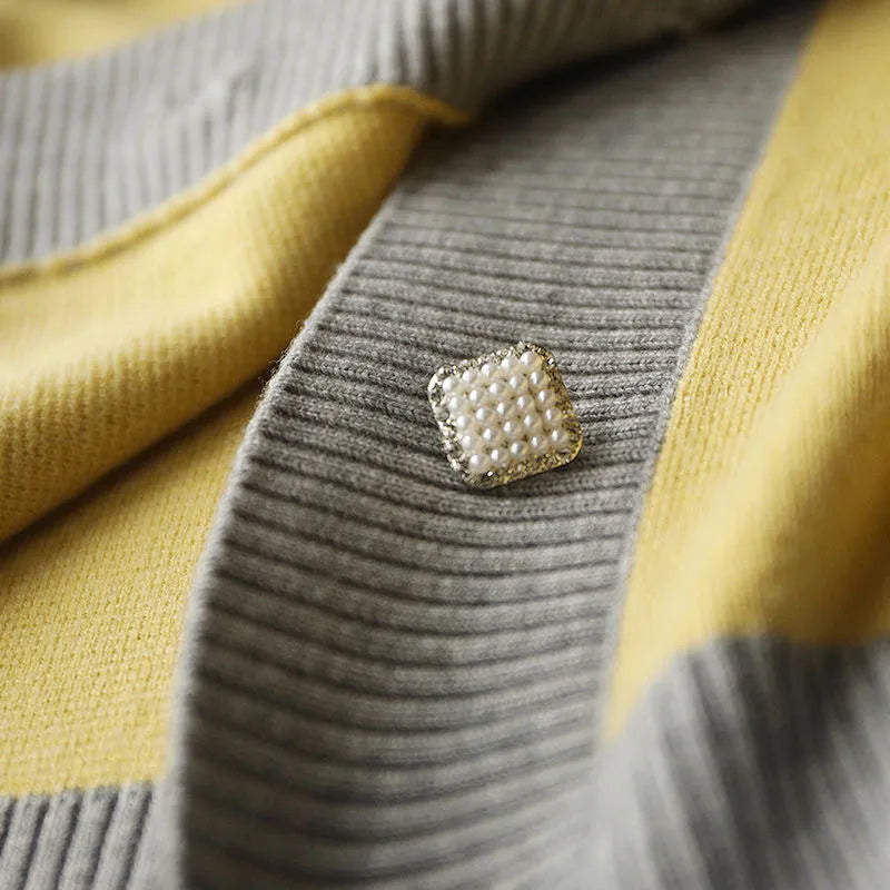 Elegancki i wygodny damski kardigan z dzianiny w kontrastowym kolorze, o delikatnym i słodkim charakterze