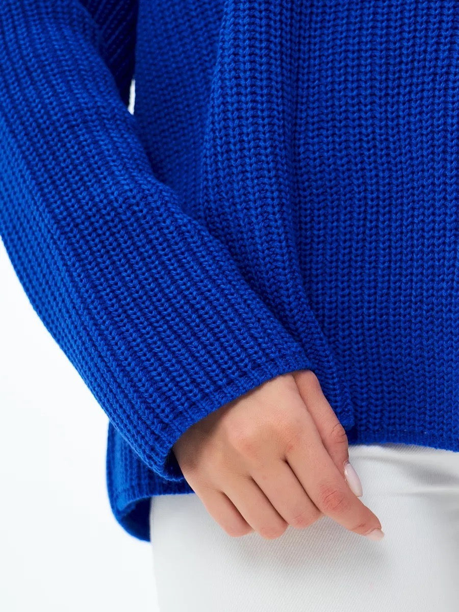 Elegancki i wygodny sweter z okrągłym dekoltem w jednolitym kolorze, miękki w dotyku