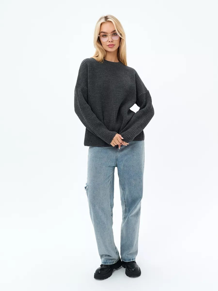 Elegancki i wygodny sweter z okrągłym dekoltem w jednolitym kolorze, miękki w dotyku