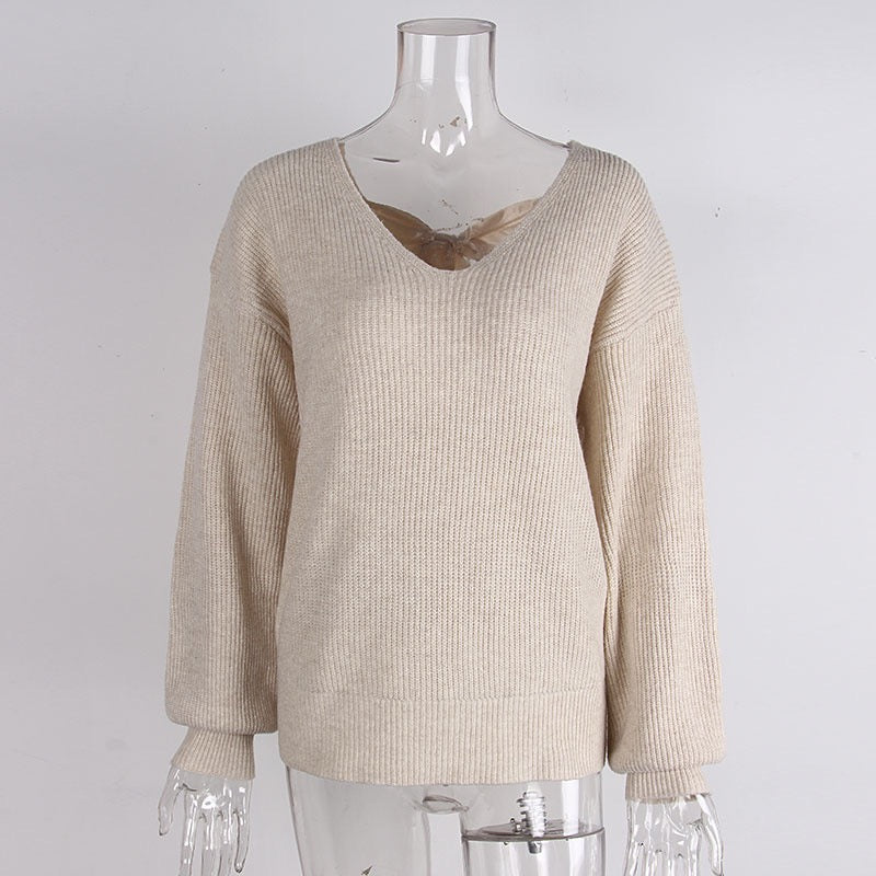 Elegancki i wygodny sweter w jednolitym kolorze z dekoltem w serek i dużą kokardą z tyłu