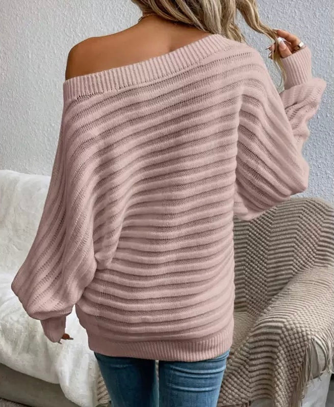 Elegancki i wygodny sweter z skośnym dekoltem i rękawami typu nietoperz
