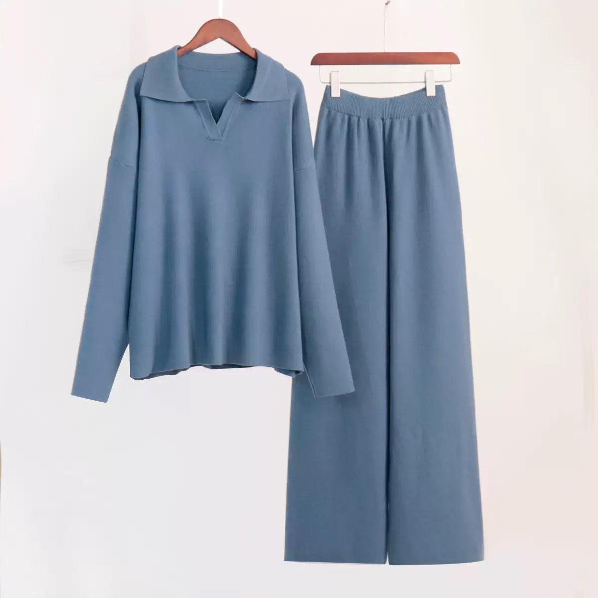 Świeży i elegancki dwuczęściowy damski komplet casualowy w jednolitym kolorze, wykonany z bawełny i lnu