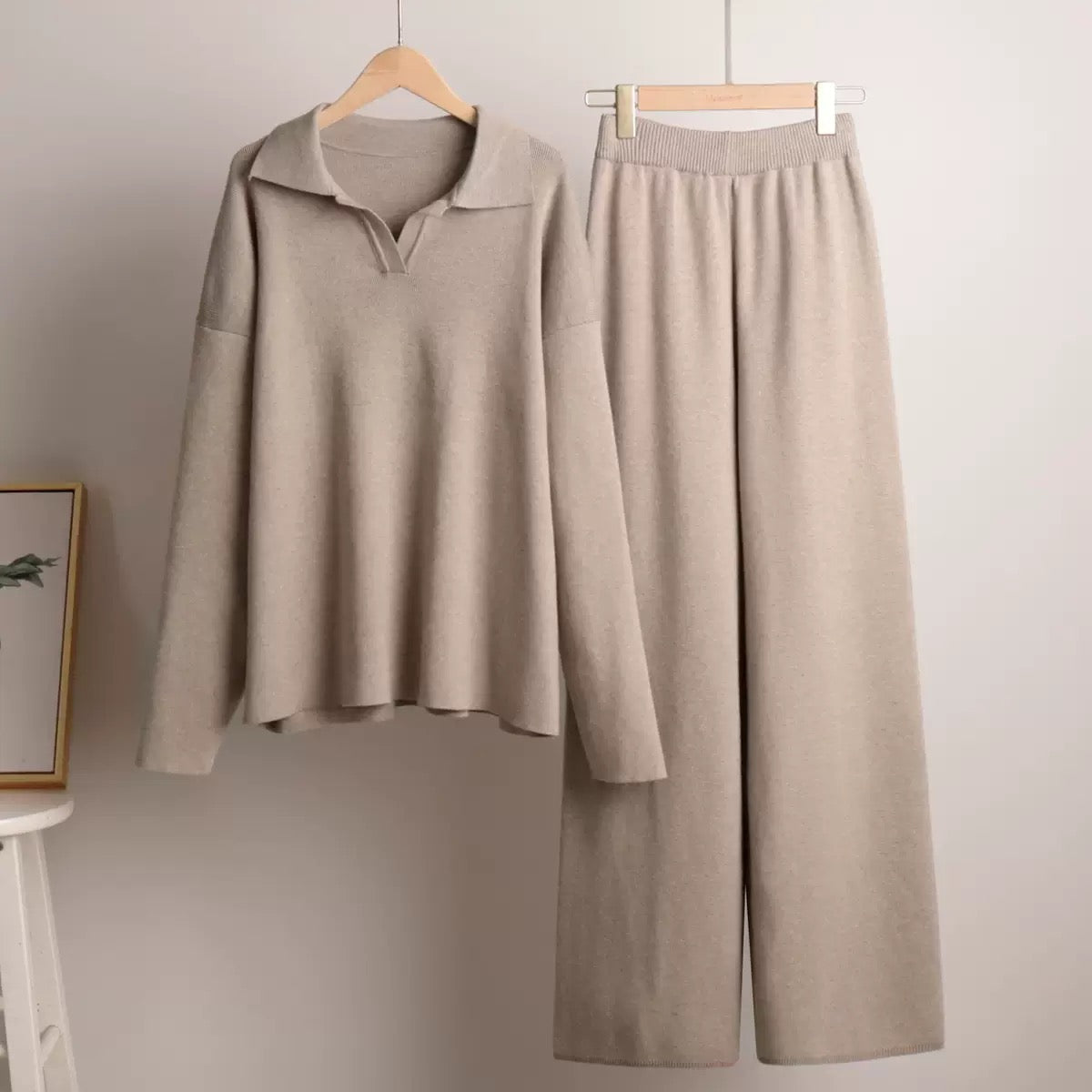 Świeży i elegancki dwuczęściowy damski komplet casualowy w jednolitym kolorze, wykonany z bawełny i lnu