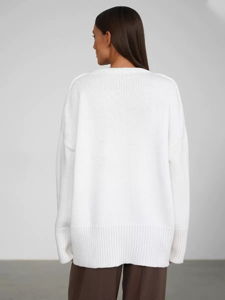 Elegancki i wygodny sweter z okrągłym dekoltem, luźnym krojem, dostępny w różnych kolorach