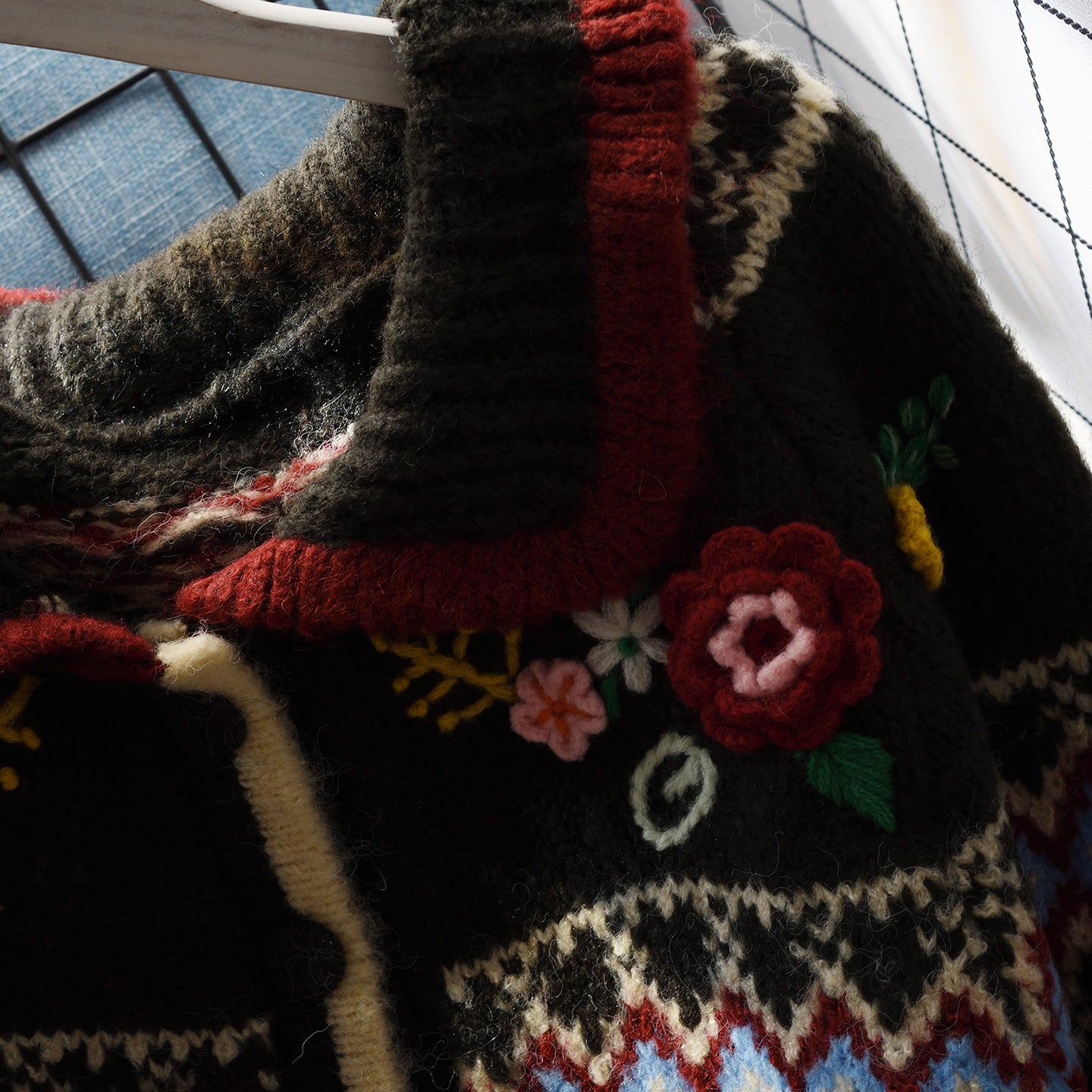 Elegancki i wygodny sweter z trójwymiarowymi kwiatowymi klapami, luźna wersja na jesień i zimę
