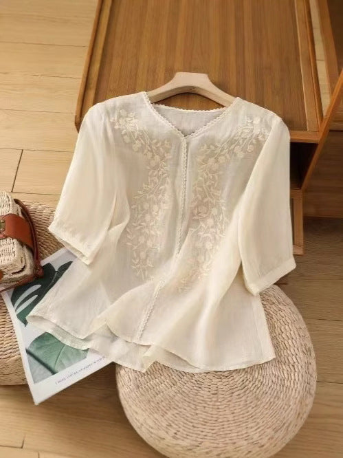 Elegancka i wygodna koszula w stylu retro z krótkim rękawem i dekoltem w serek, ozdobiona kwiatowym wzorem.