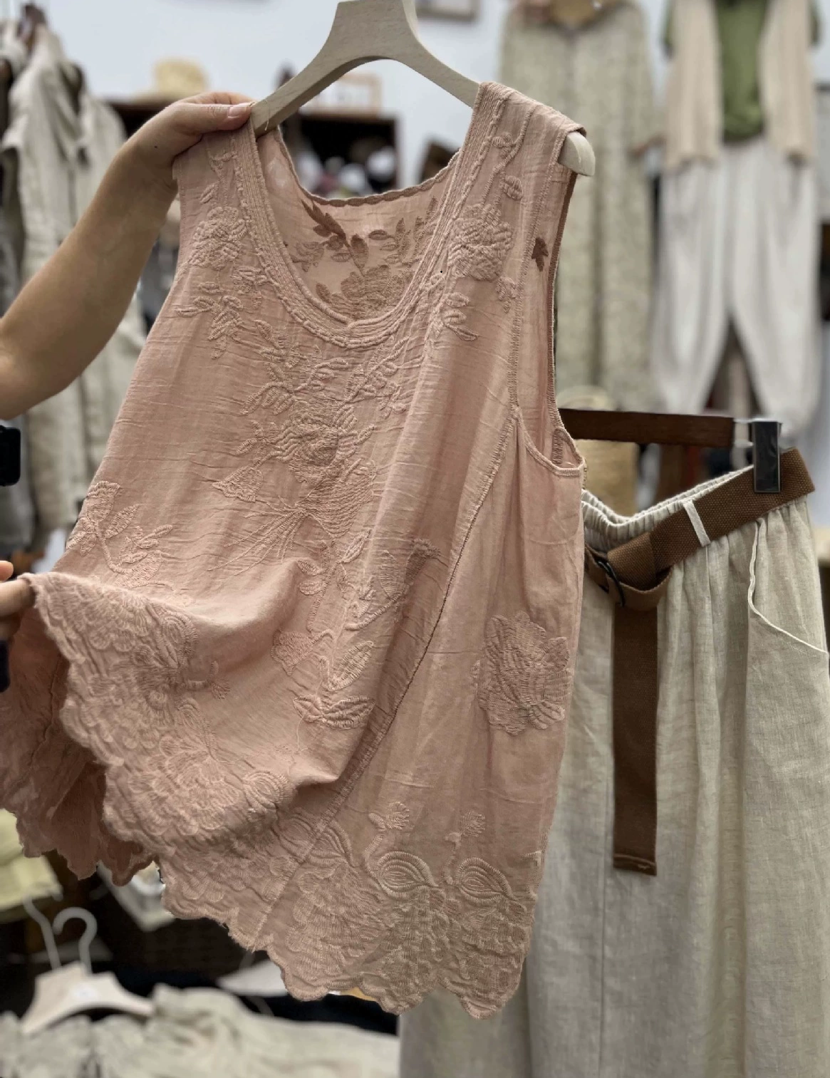 Nowa bawełniana koszula bez rękawów w stylu retro na wiosnę/lato z haftowanym wzorem kwiatowym