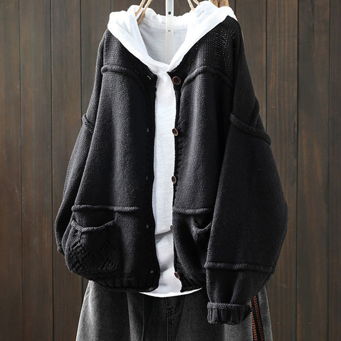 Sweter w stylu retro wykonany z dzianiny patchworkowej, łączący w sobie artystyczny, swobodny i swobodny styl.